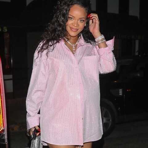 Rihanna enceinte achete des vêtements pour bébés chez "Couture Kids" à West Hollywood le 25 mars 2022.